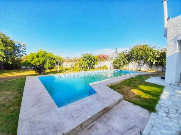 Grande villa avec piscine à louer à La Soukra