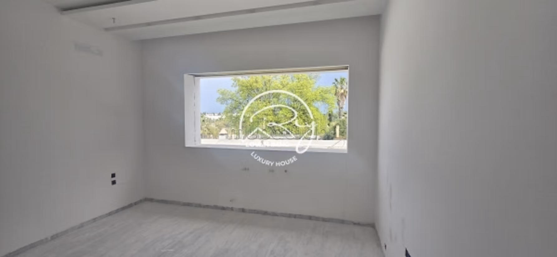 A vendre un Duplex A la Soukra Près de Closerie