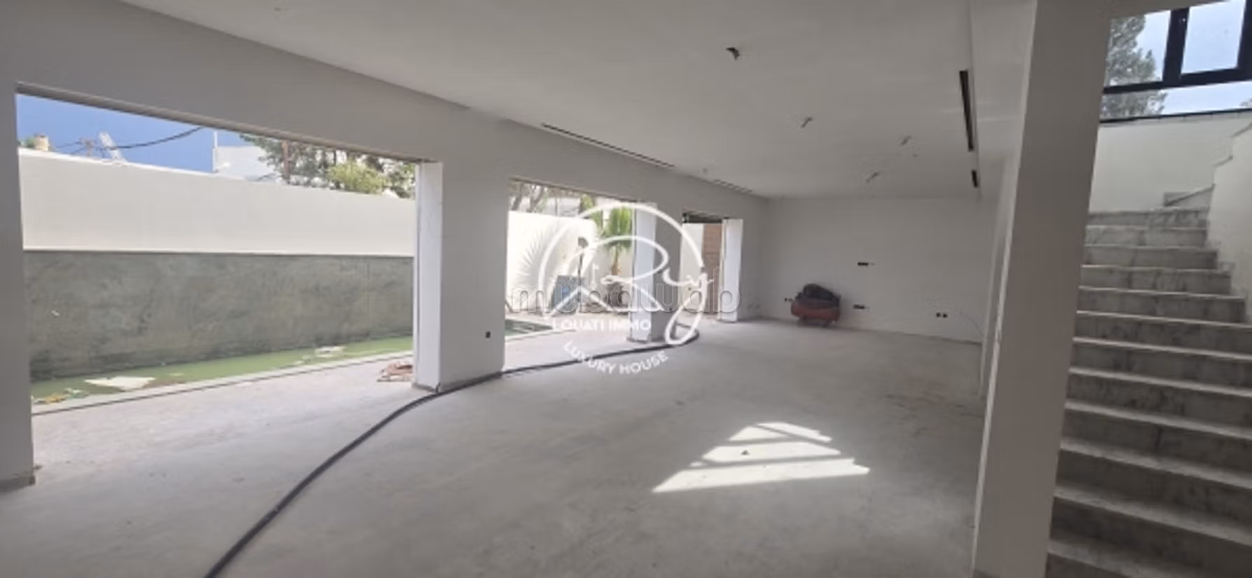 A vendre un Duplex A la Soukra Près de Closerie
