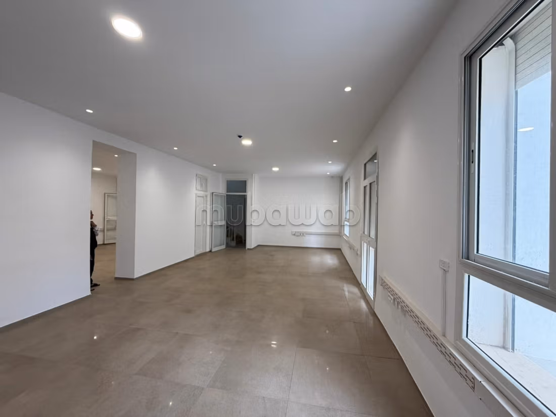 Independent work space 331 m² Place Pasteur
