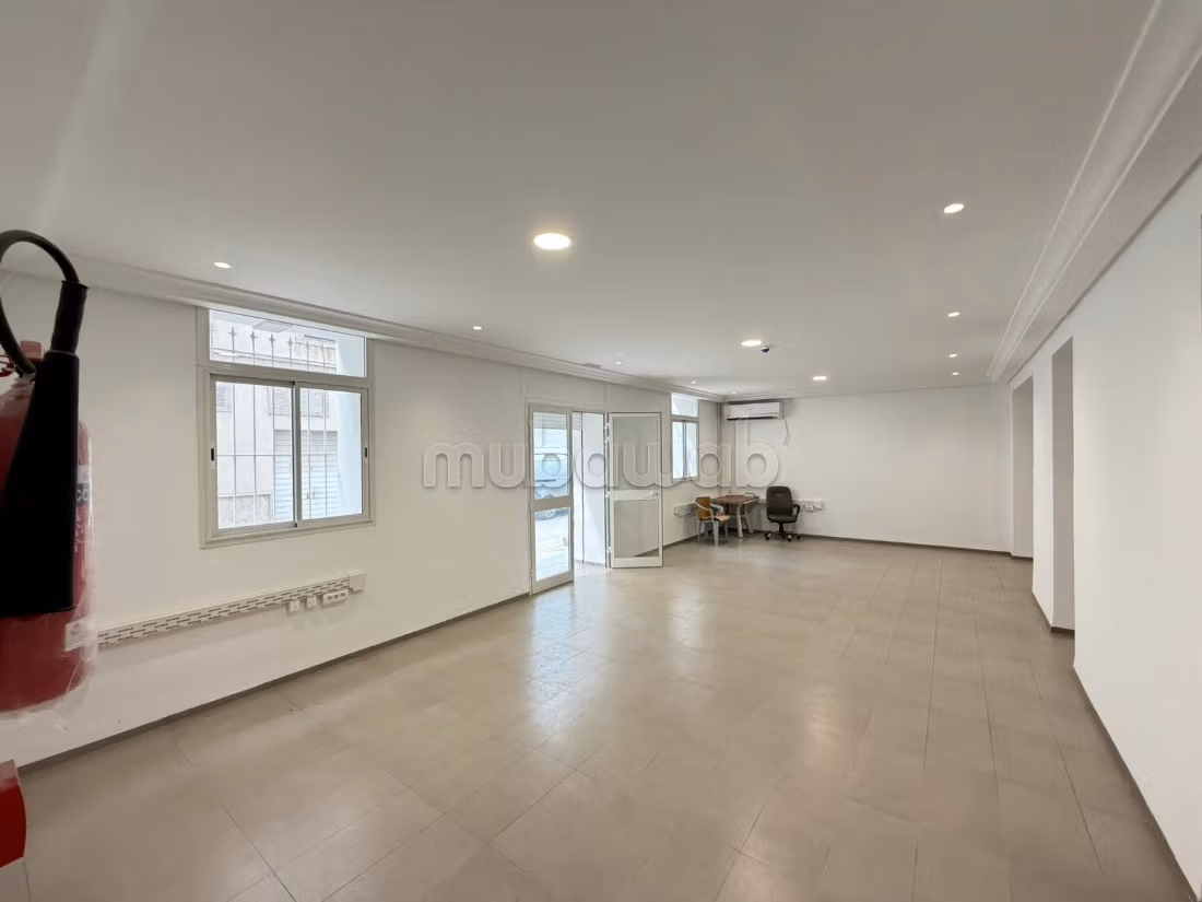 Independent work space 331 m² Place Pasteur
