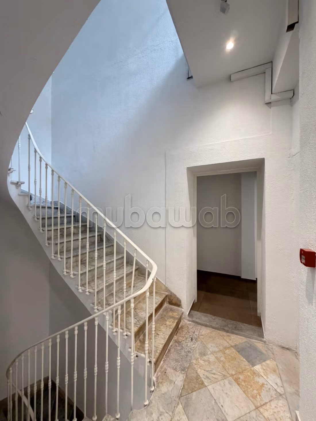 Independent work space 331 m² Place Pasteur