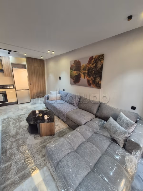 Bel appartement en location à Maârif. 
Surface de 45 m². 
Meublé
