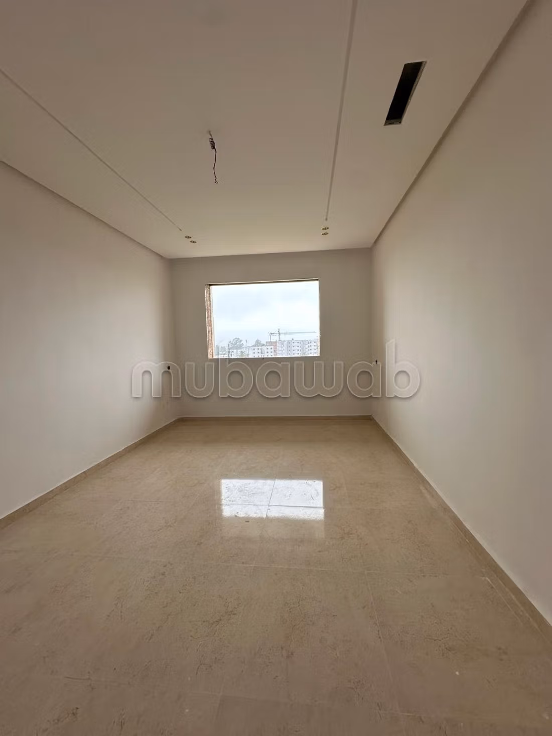 Bel appartement à vendre Subventioné à Tetouan. Situe dans un environnement ouvert et calme avec vue sur la montagne, fenêtre double vitrage