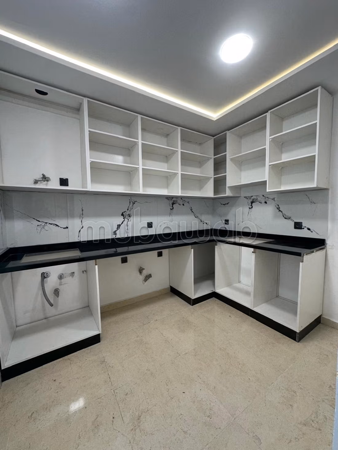Bel appartement à vendre Subventioné à Tetouan. Situe dans un environnement ouvert et calme avec vue sur la montagne, fenêtre double vitrage
