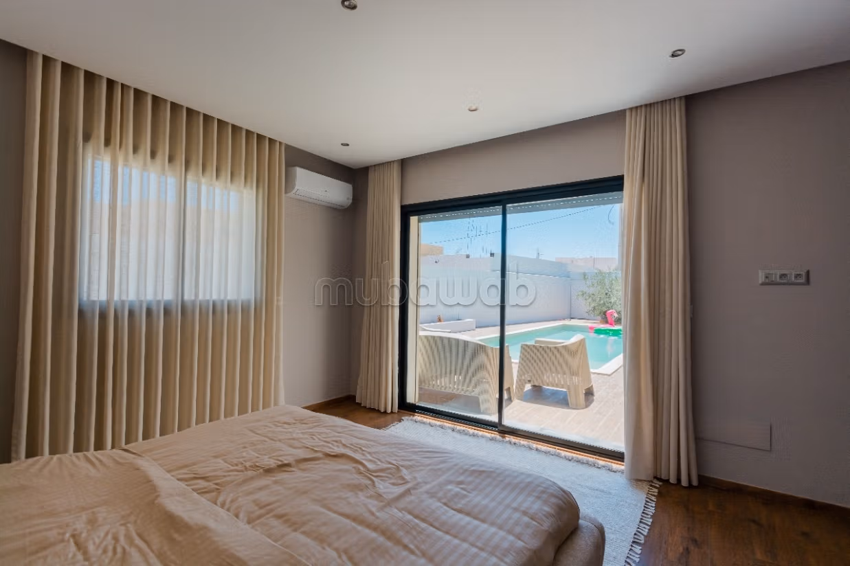 Maestosa residenza di lusso in affitto a Houmt Souk. 4 belle camere da letto. Terrazzo e garage