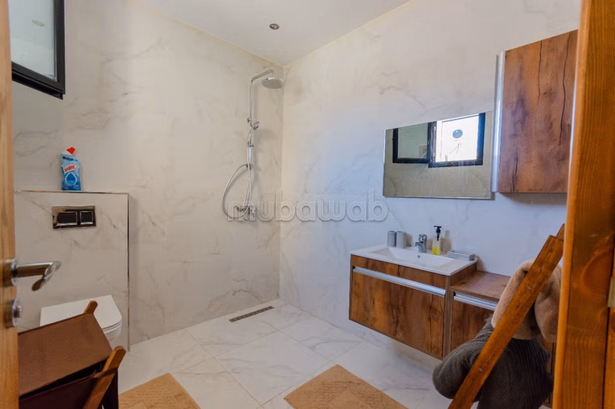 Maestosa residenza di lusso in affitto a Houmt Souk. 4 belle camere da letto. Terrazzo e garage