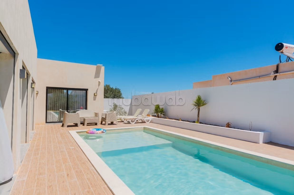 Maestosa residenza di lusso in affitto a Houmt Souk. 4 belle camere da letto. Terrazzo e garage