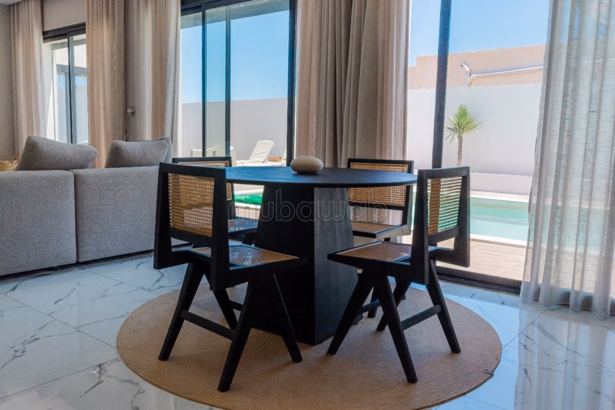 Maestosa residenza di lusso in affitto a Houmt Souk. 4 belle camere da letto. Terrazzo e garage