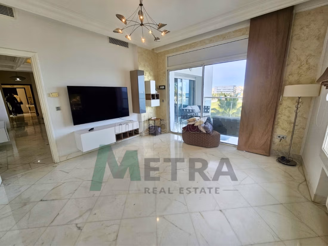 Location S5 with lake view