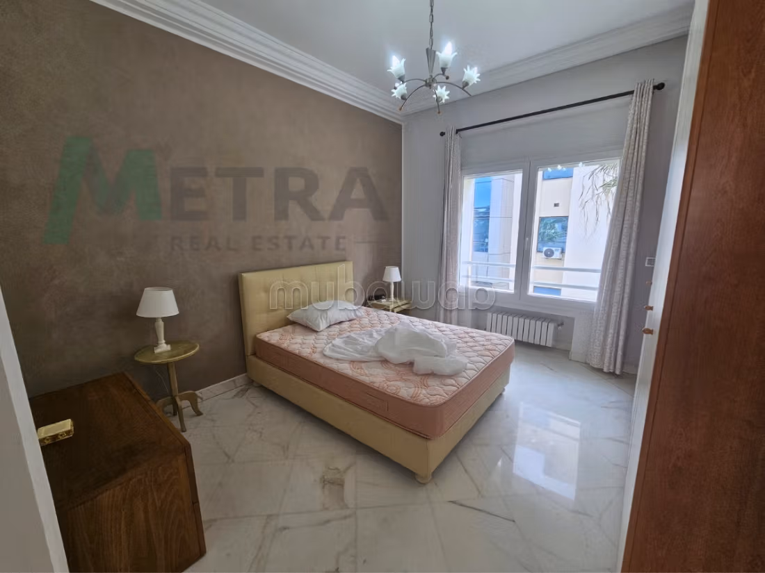 Location S5 with lake view