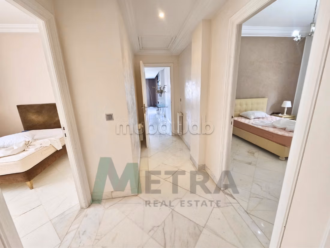 Location S5 with lake view
