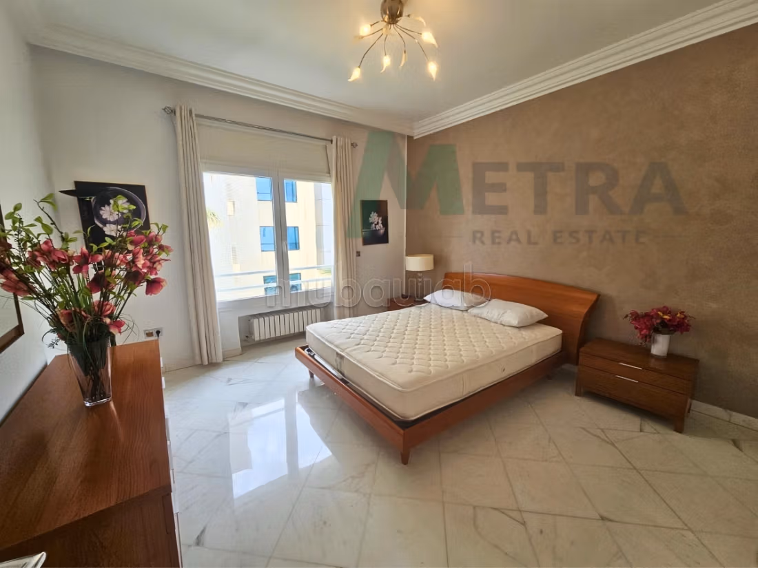 Location S5 with lake view