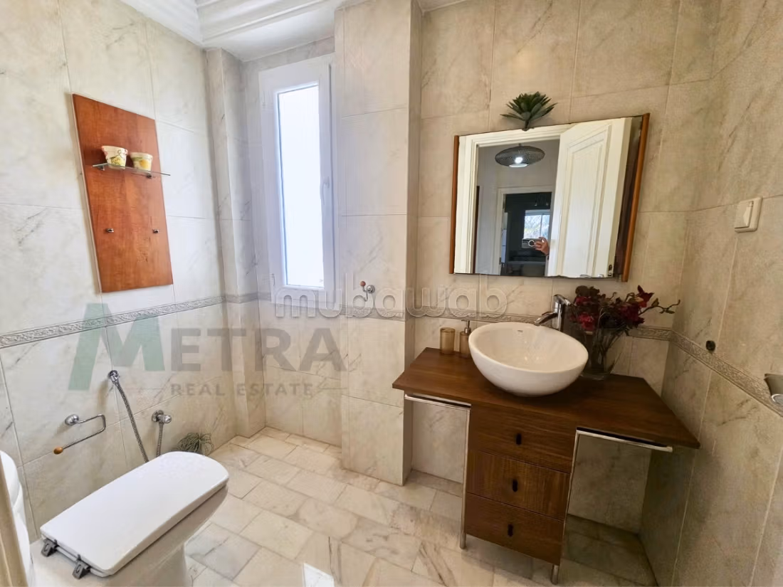 Location S5 with lake view