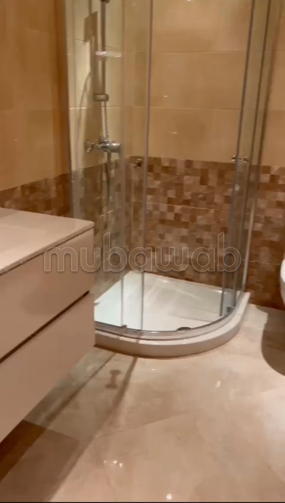 Beautiful apartment for rent in Al Massira. 
3 spacious rooms. 
Elevator and garage available