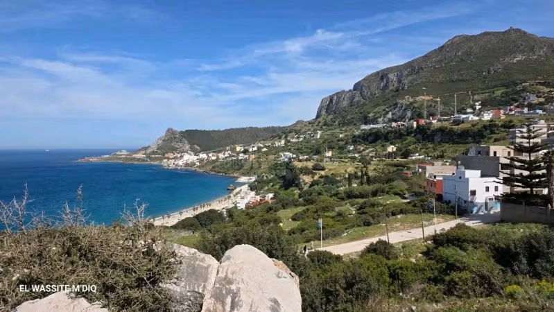 Vente de terrain à M'Diq. Surface totale 2416 m²