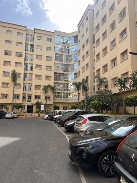 Bel appartement en location à Quartier Bachkou. 
3 chambres. 
Ascenseur