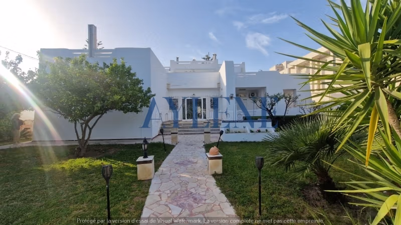 À louer villa à la marsa 680m²