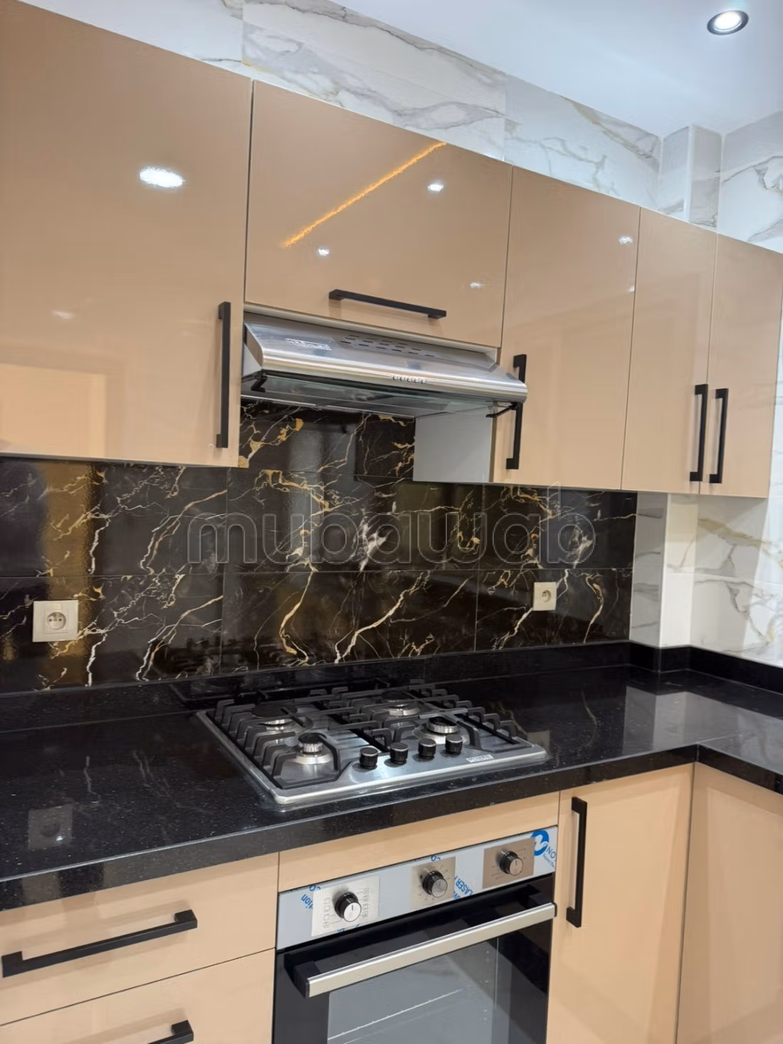 Sell apartment. 3 rooms. General satellite dish system, On site security