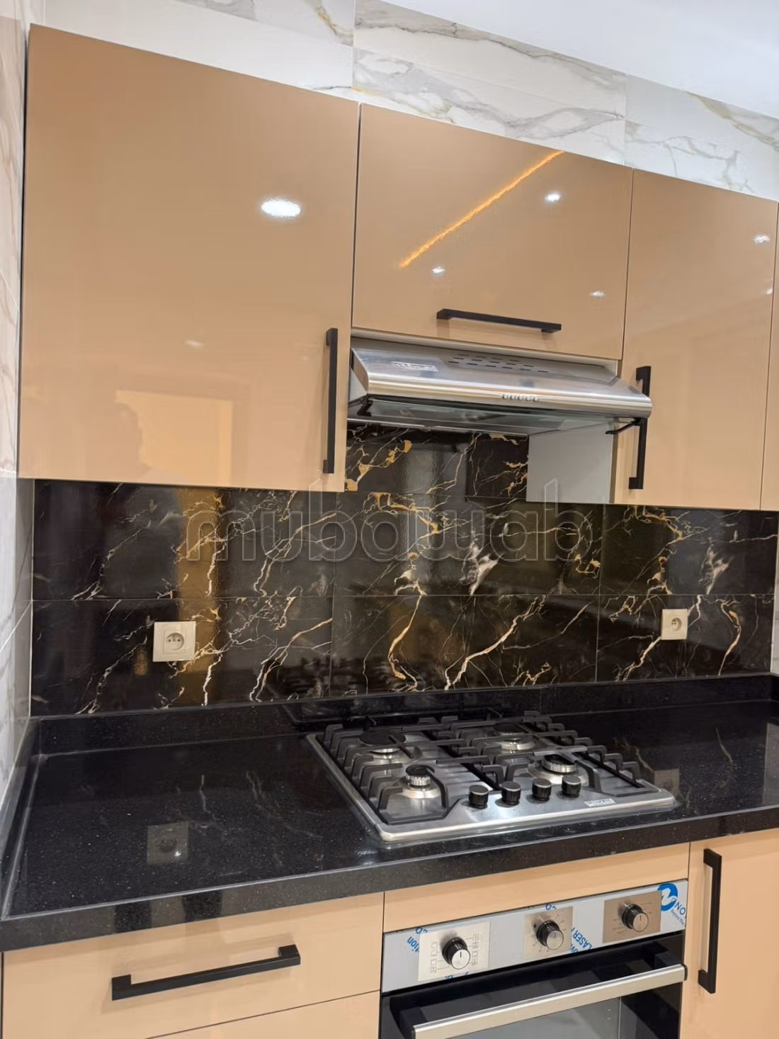 Sell apartment. 3 rooms. General satellite dish system, On site security