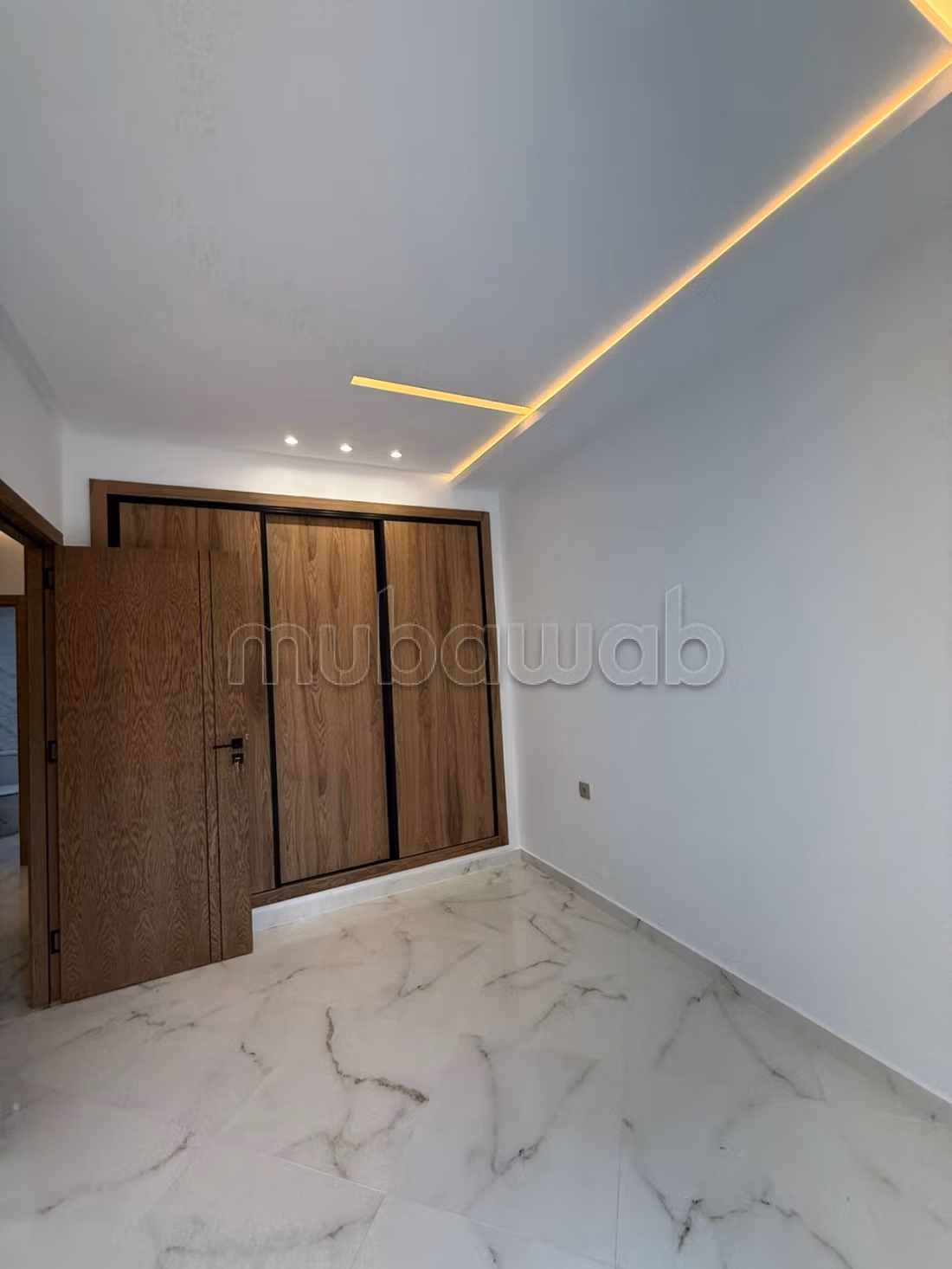Sell apartment. 3 rooms. General satellite dish system, On site security