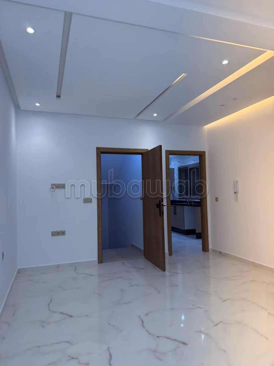 Sell apartment. 3 rooms. General satellite dish system, On site security