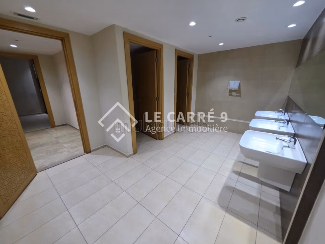 Un plateau de 1331m2 à louer au Lac 2