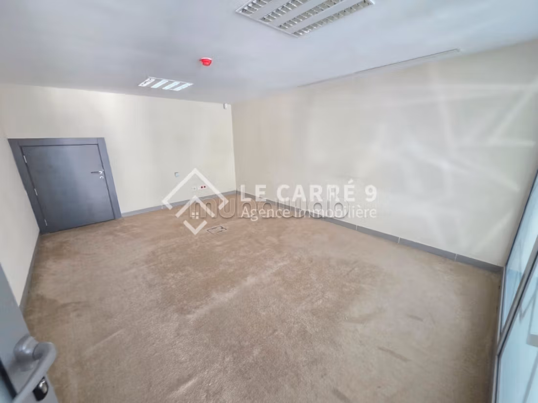 Un plateau de 1331m2 à louer au Lac 2