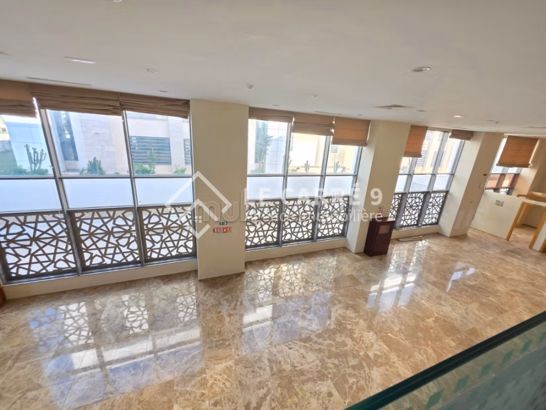 Un plateau de 1331m2 à louer au Lac 2