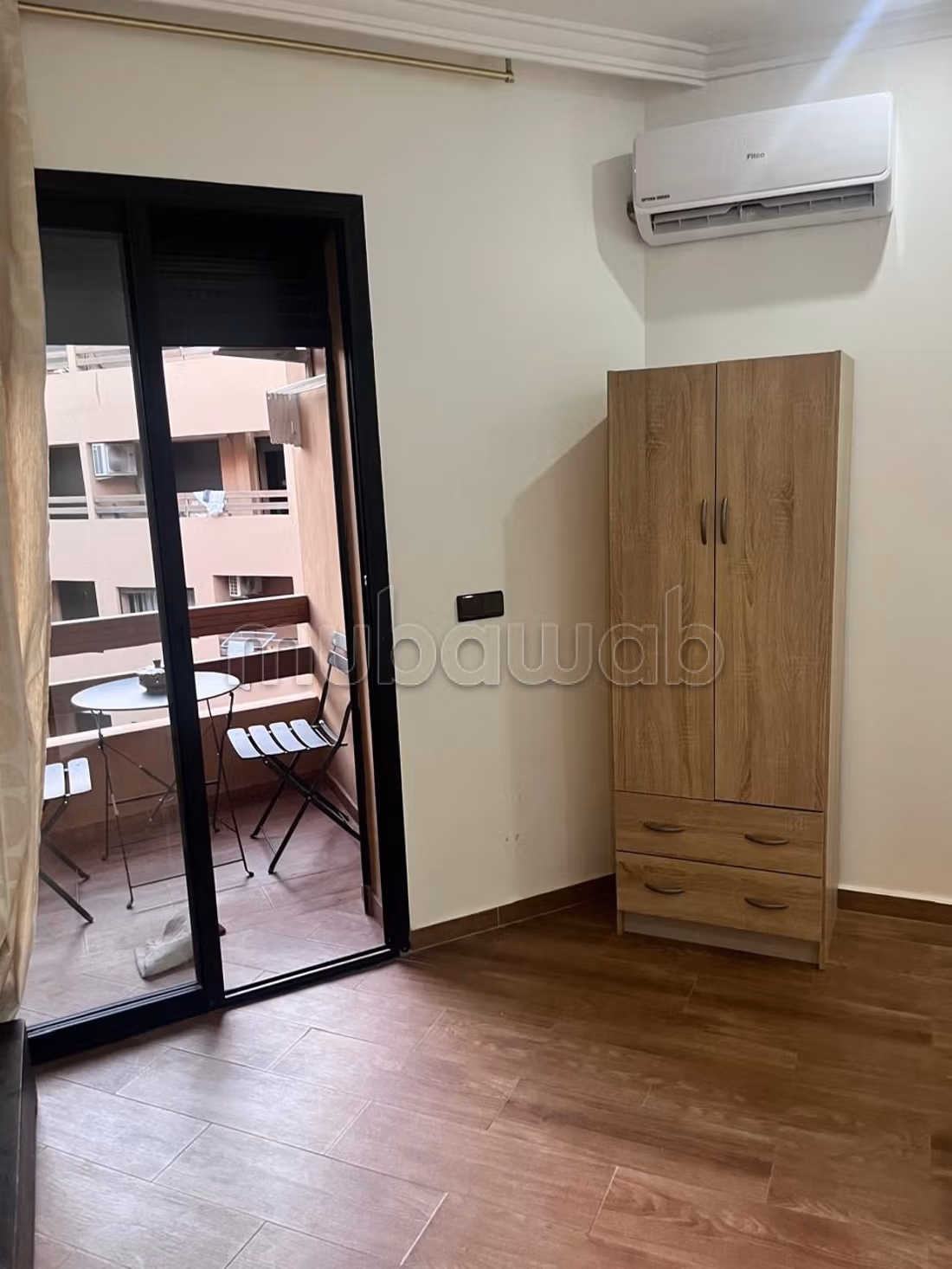 Location d'un appartement à Hivernage.
1 Pièce.
Meublé — 3