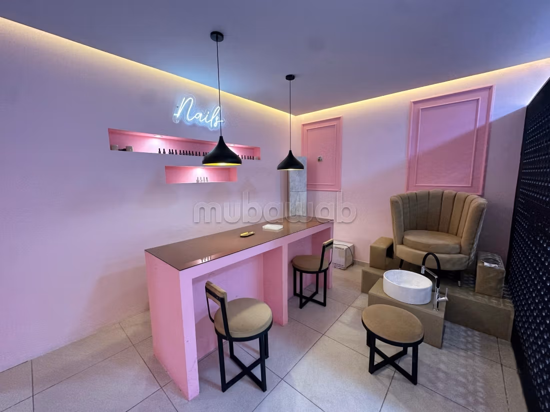 Bedrijfspand - Schoonheidssalon te koop