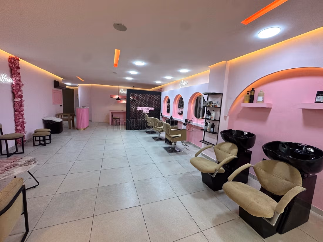 Bedrijfspand - Schoonheidssalon te koop