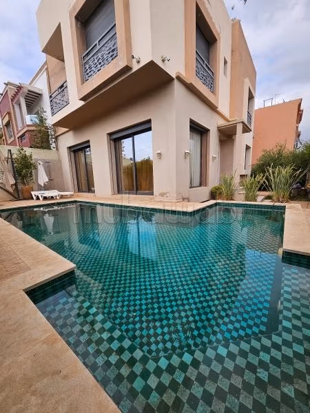 Villa con piscina in vendita all'inizio della strada Ourika