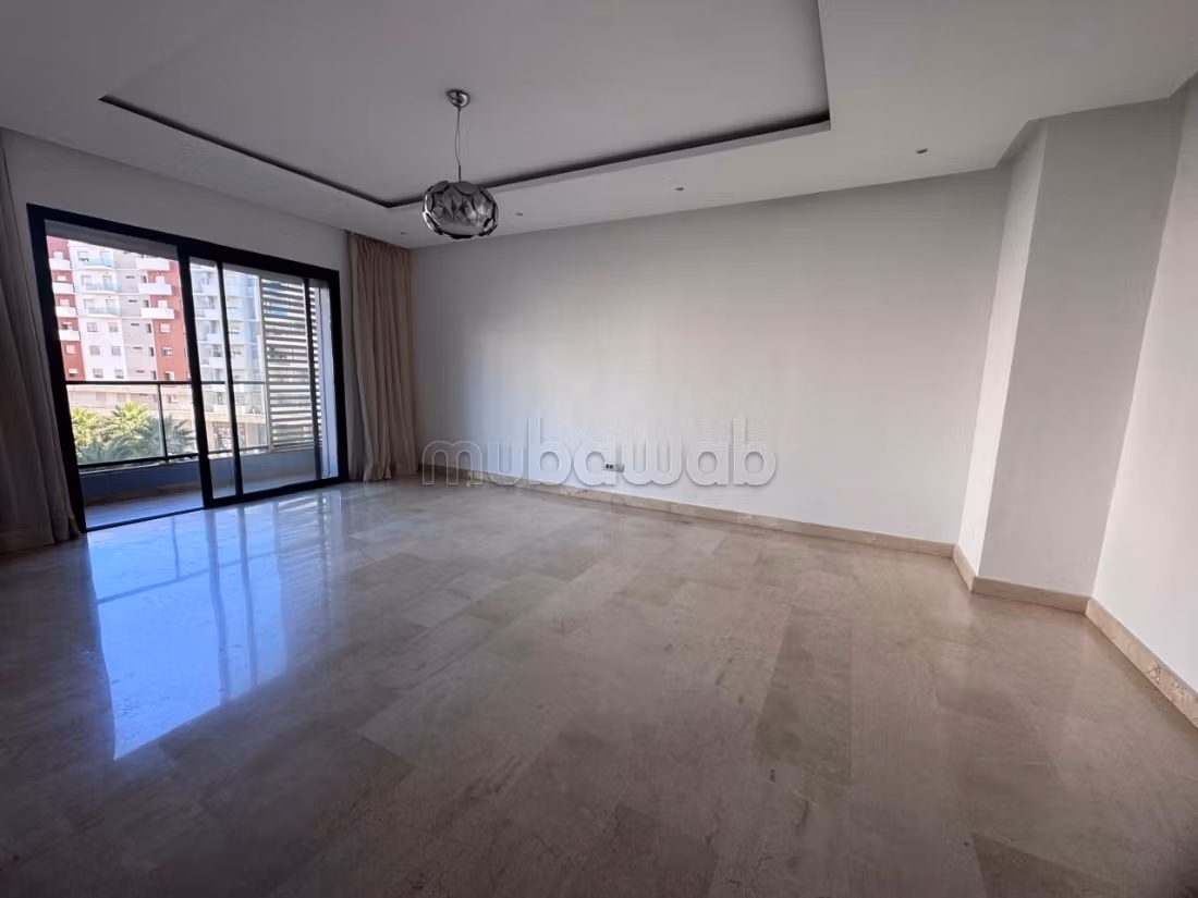 Bel appartement en location à Riyad. 3 pièces. Terrasse et ascenseur