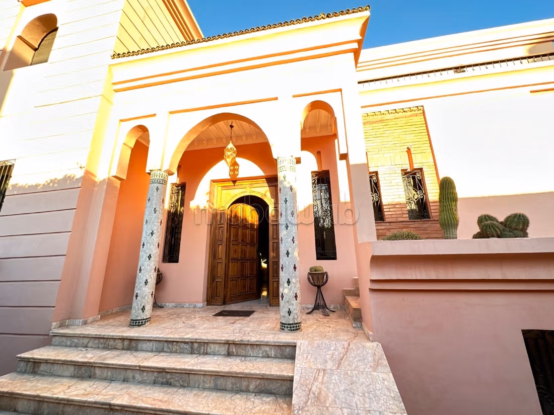 Luxury villa with garden, pool