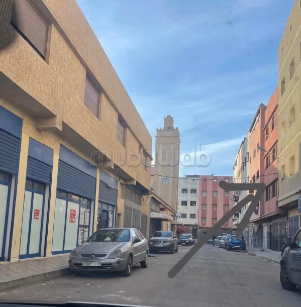 Building R3 with 2 commercial premises
