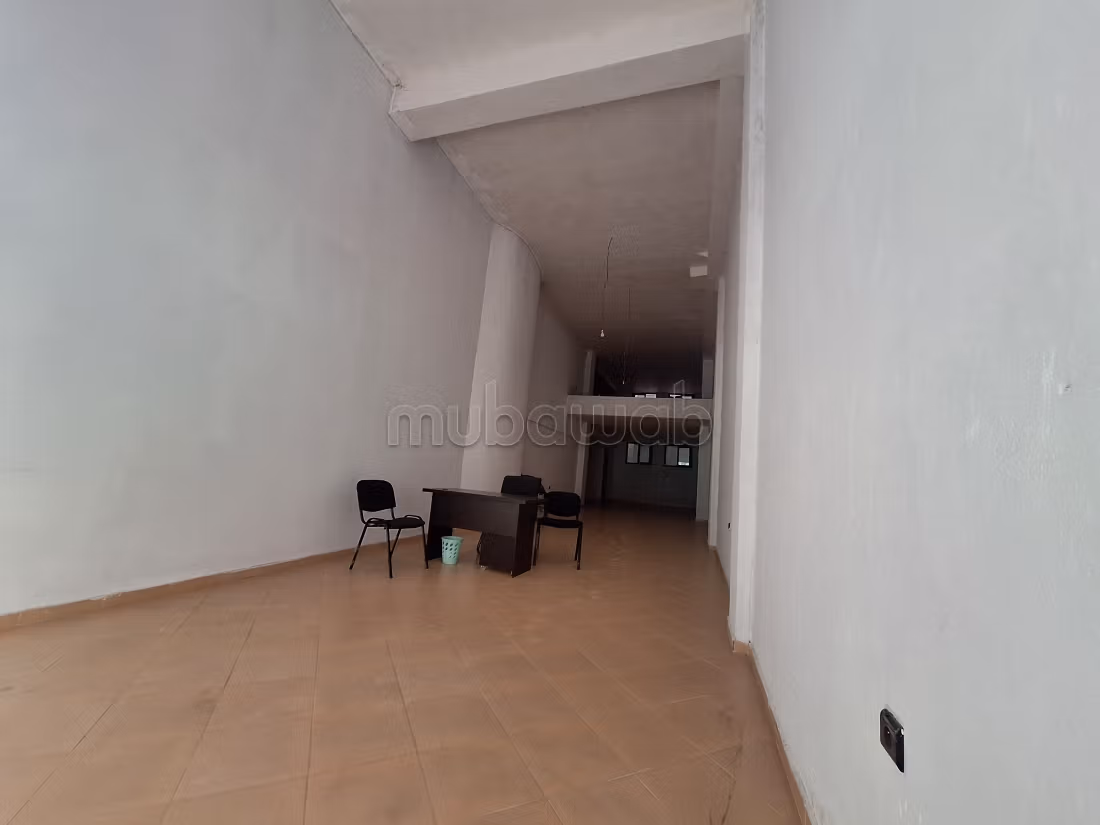 Offices & shops to rent in Maârif. Dimension 160 m²