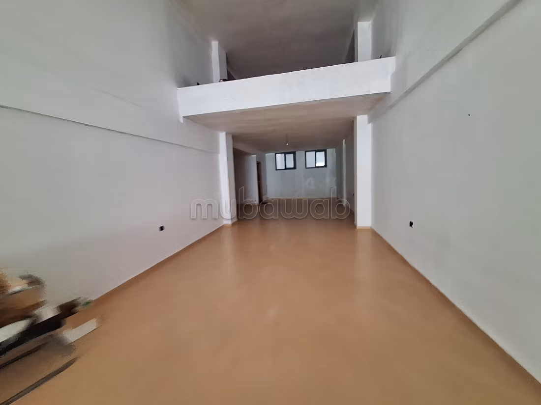 Offices & shops to rent in Maârif. Dimension 160 m²