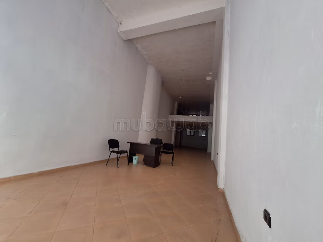 Offices & shops to rent in Maârif. Dimension 160 m²
