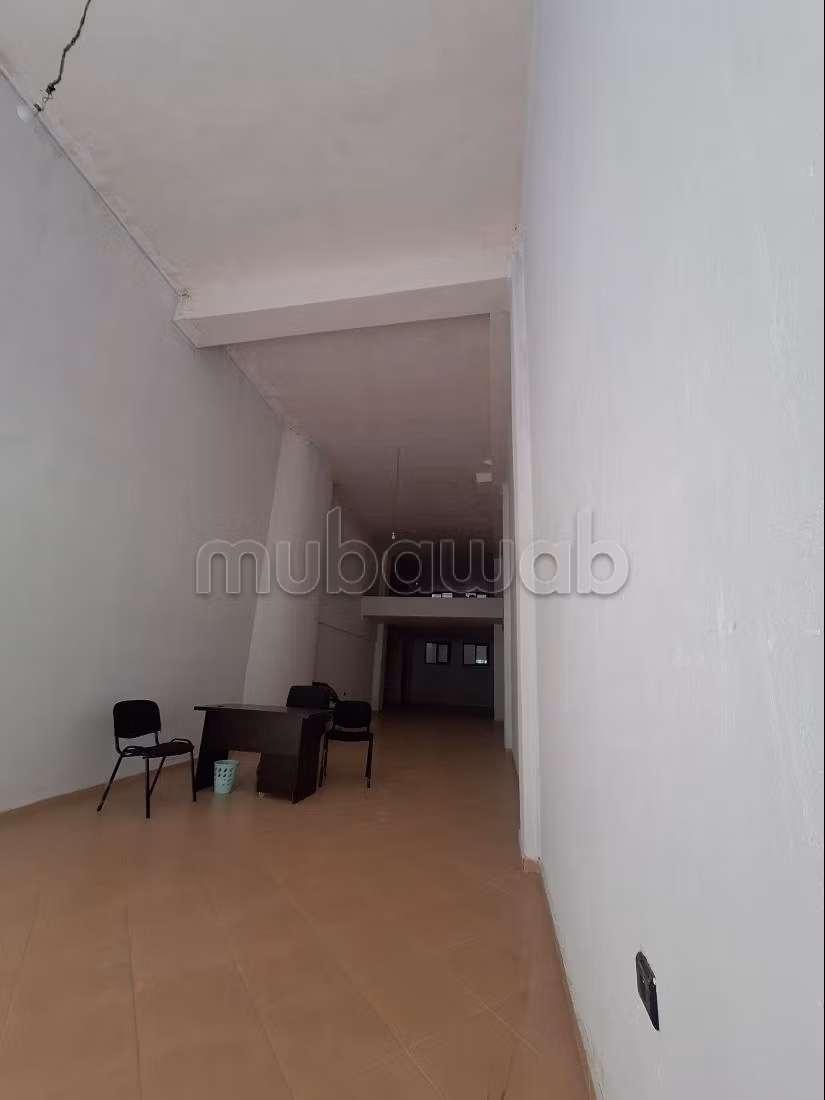 Offices & shops to rent in Maârif. Dimension 160 m²