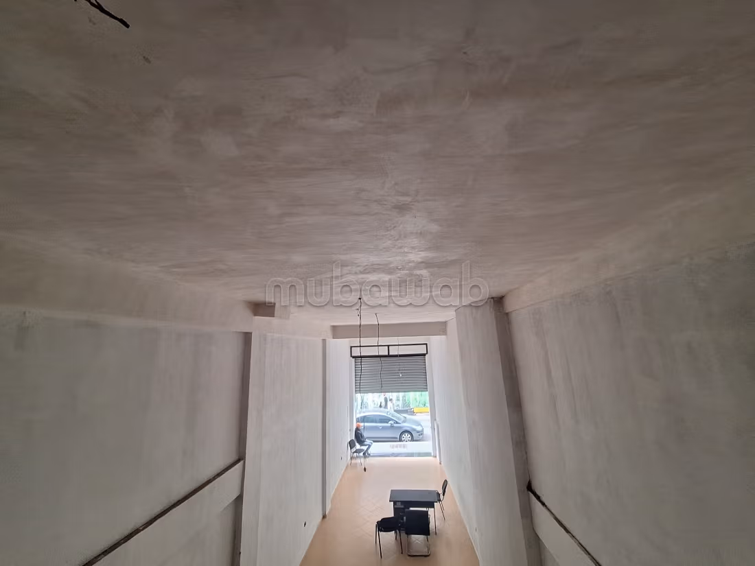 Offices & shops to rent in Maârif. Dimension 160 m²