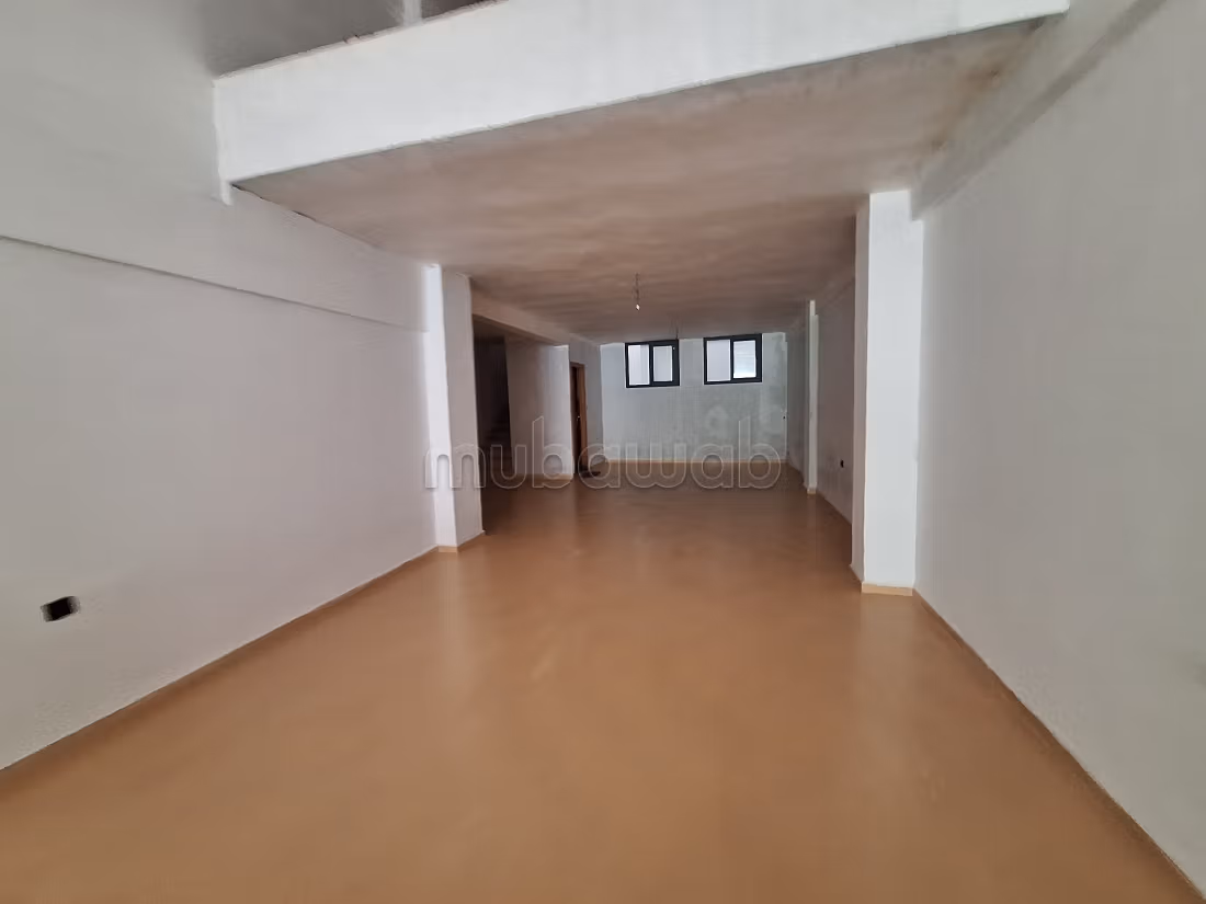Offices & shops to rent in Maârif. Dimension 160 m²