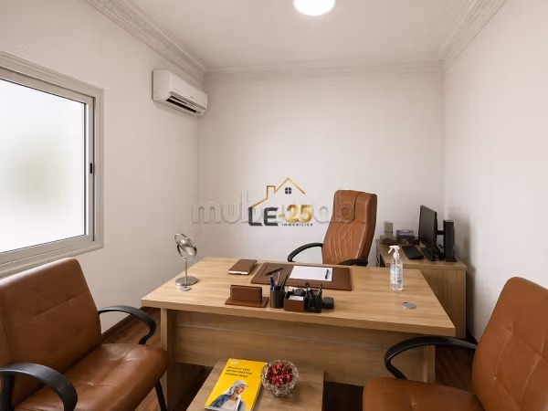 Ampio Ufficio di 95 m² in Affitto a Victor Hugo