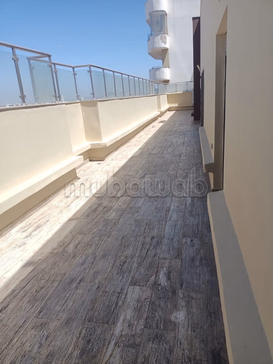 Superbe appartement à louer à Maârif. 2 chambres agréables. Ascenseur et places de parking — 3