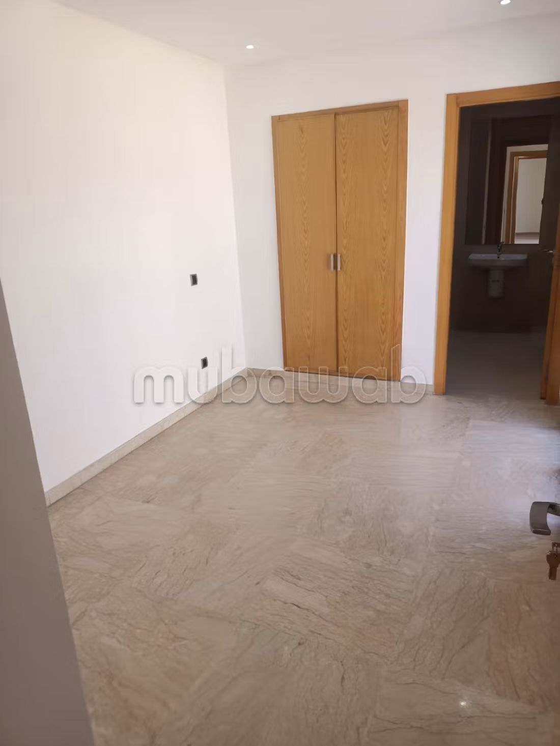 Superbe appartement à louer à Maârif. 2 chambres agréables. Ascenseur et places de parking — 6