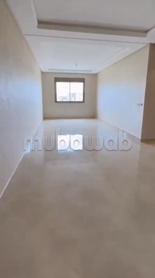 Appartamento vuoto di alto livello in affitto 71 m²