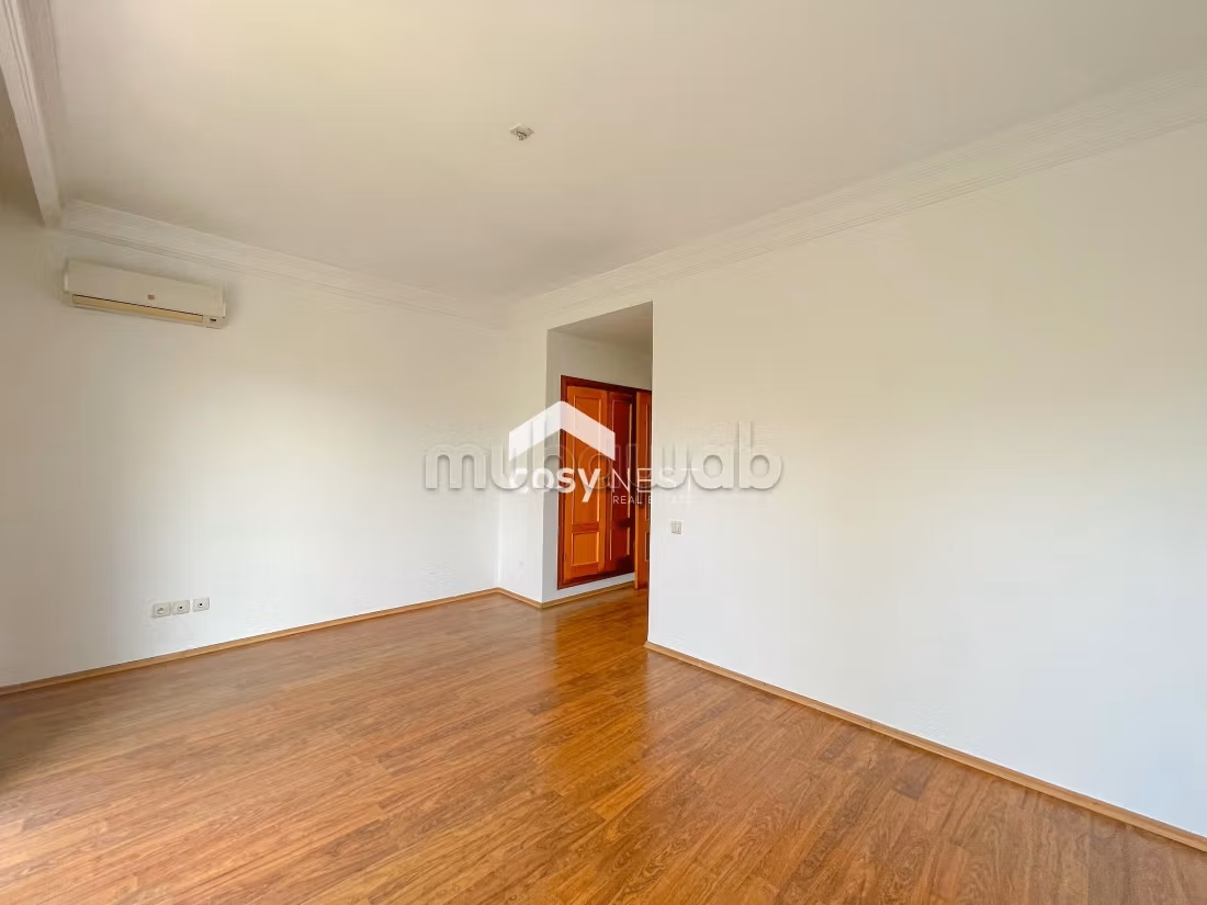 Magnificent villa for rent in Ain Diab. 7 large living areas. Secured door, Central air conditioning