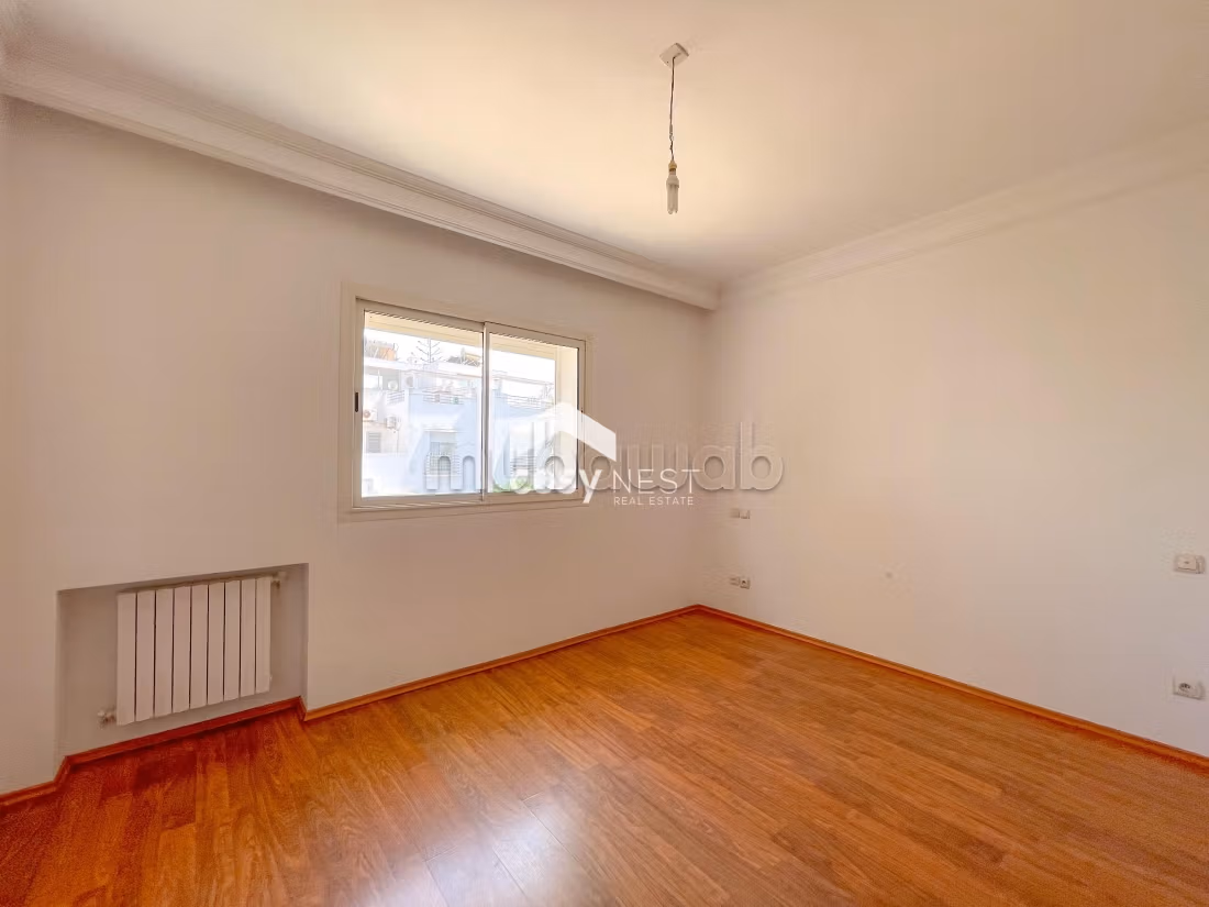 Magnificent villa for rent in Ain Diab. 7 large living areas. Secured door, Central air conditioning