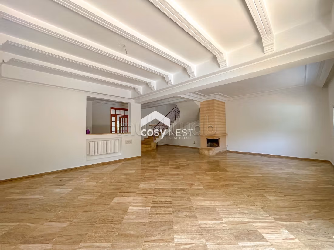 Magnificent villa for rent in Ain Diab. 7 large living areas. Secured door, Central air conditioning