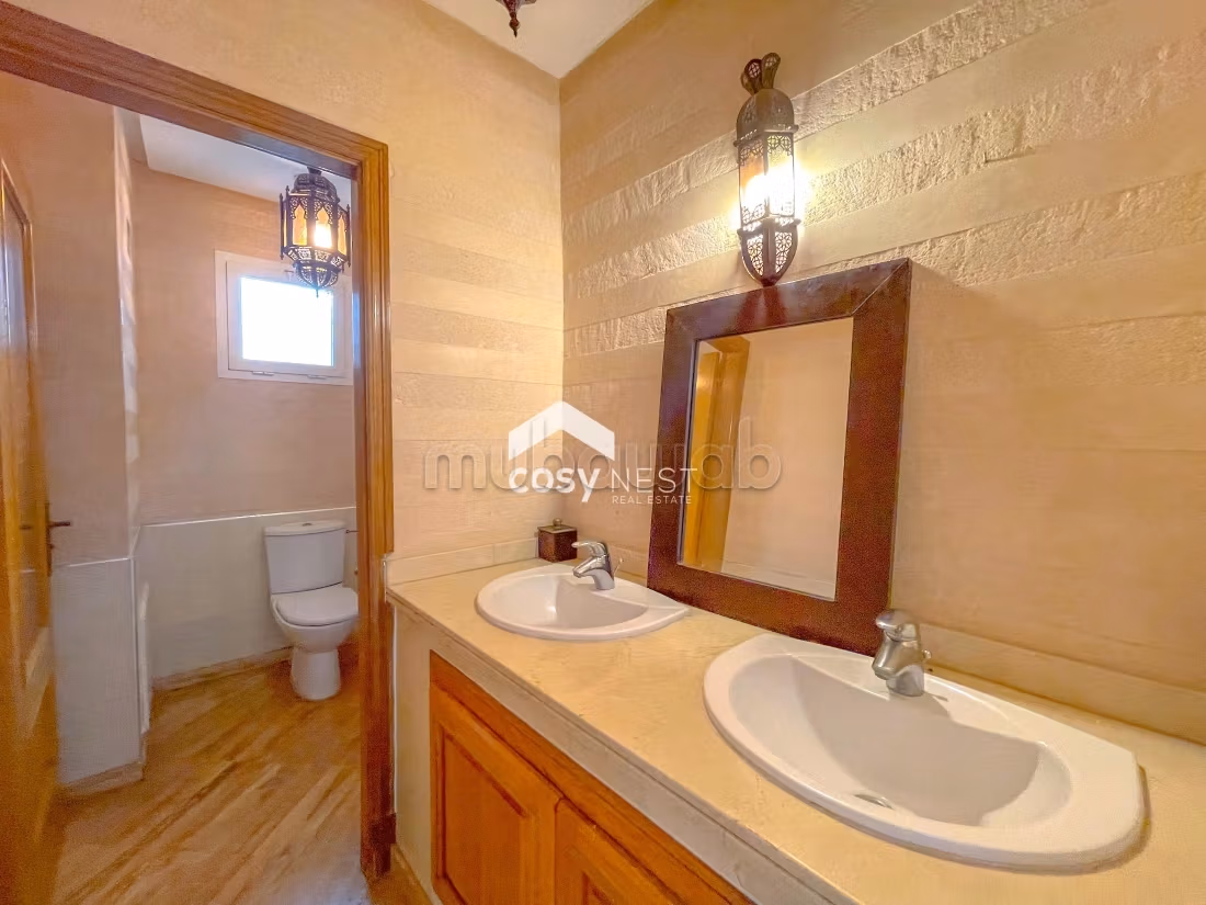 Magnificent villa for rent in Ain Diab. 7 large living areas. Secured door, Central air conditioning